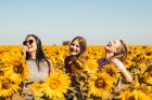vztahy štěstí dívky slunečnice spokojený život