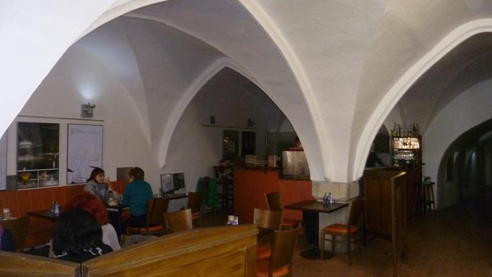 Prostor kavárny v přízemí Muzea Vysočiny