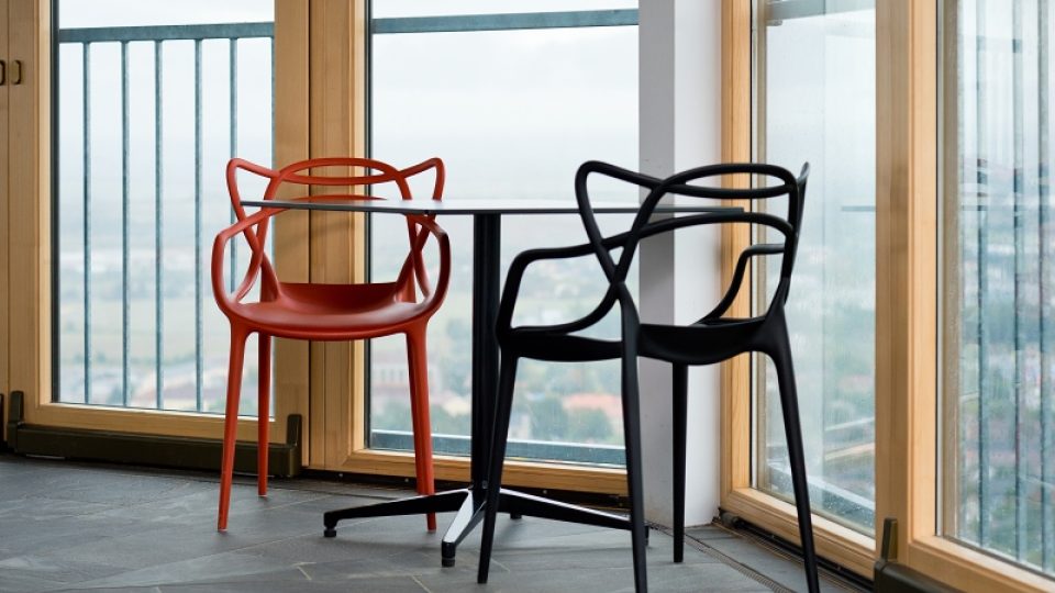 Menší stolky zaručují soukromí při romantické večeři | foto: Pavel Gryč Menší stolky zaručují soukromí při romantické večeři