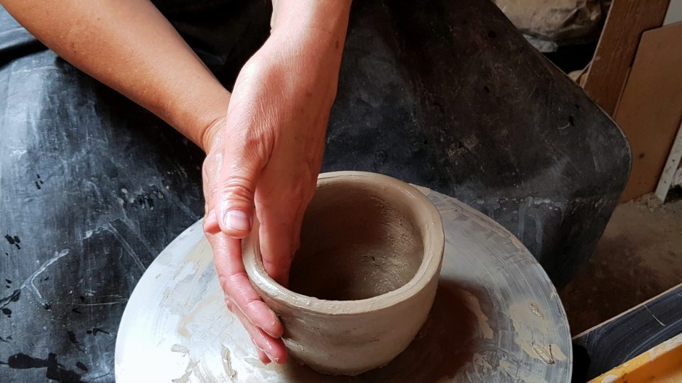 Ruce s keramikou