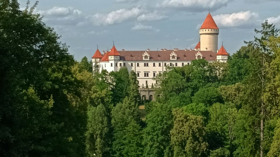 Zámkem se konopišťské panství stalo počátkem 17. století, kdy Hodějovští z Hodějova původní hrad přestavěli na renesanční sídlo
