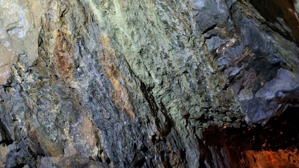 Stopy po želízku a mlátku a 700 let staré saze | foto: Markéta Vejvodová, Český rozhlas Stopy po želízku a mlátku a 700 let staré saze