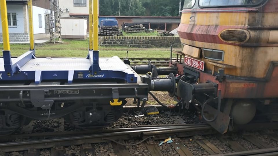 Jihlava, vykolejení vlaku a lokomotivy