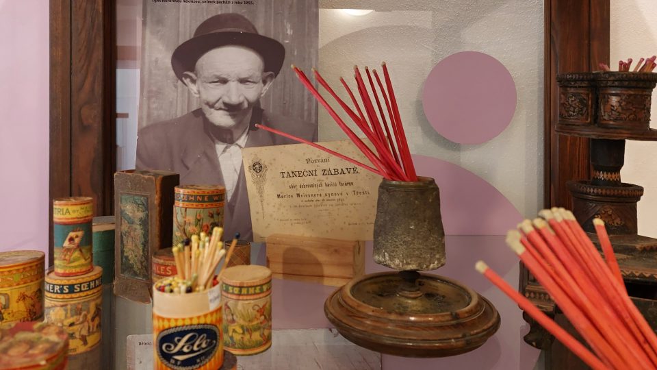 Prvním majitelem továrny na sirky byl turecký Žid Samuel de Mayo