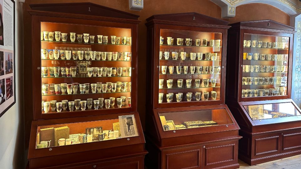 Pohárků je v muzeu celkem 3 800 kusů | foto: Jana Strejčková, Český rozhlas Pohárků je v muzeu celkem 3 800 kusů