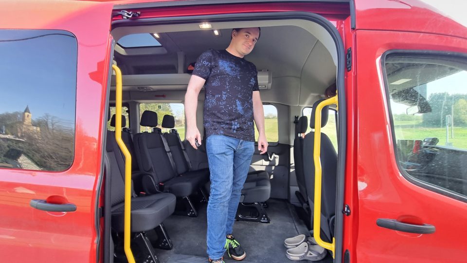 Pavel Trybula chce vozit lidi z Bystřicka do Brna svým červeným minibusem