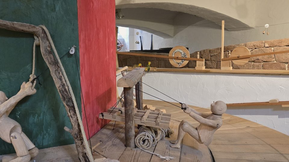 K ožívání místní pověsti pomáhá i tenhle kolotoč