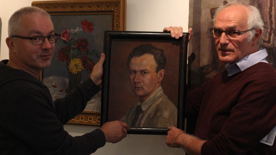 Obrazy německého výtvarníka Hanse Canona v Jihlavě, vpravo Vilém Wodák, na bocích Vilém Wodák a Martin Kos