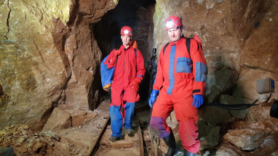 Speleologové mapují zatopené části Chýnovské jeskyně