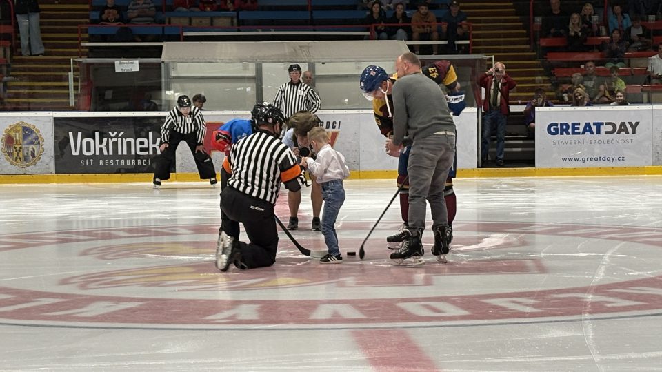 Charitativní hokej ve Žďáře nad Sázavou