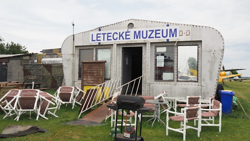 Zázemí Leteckého muzea s expozicí