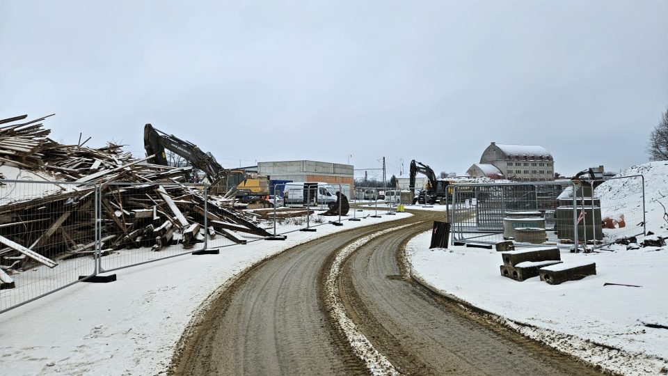 Do čtvrtka večer bude budova kompletně zbořena, na jejím místě zůstane pouze hromada suti