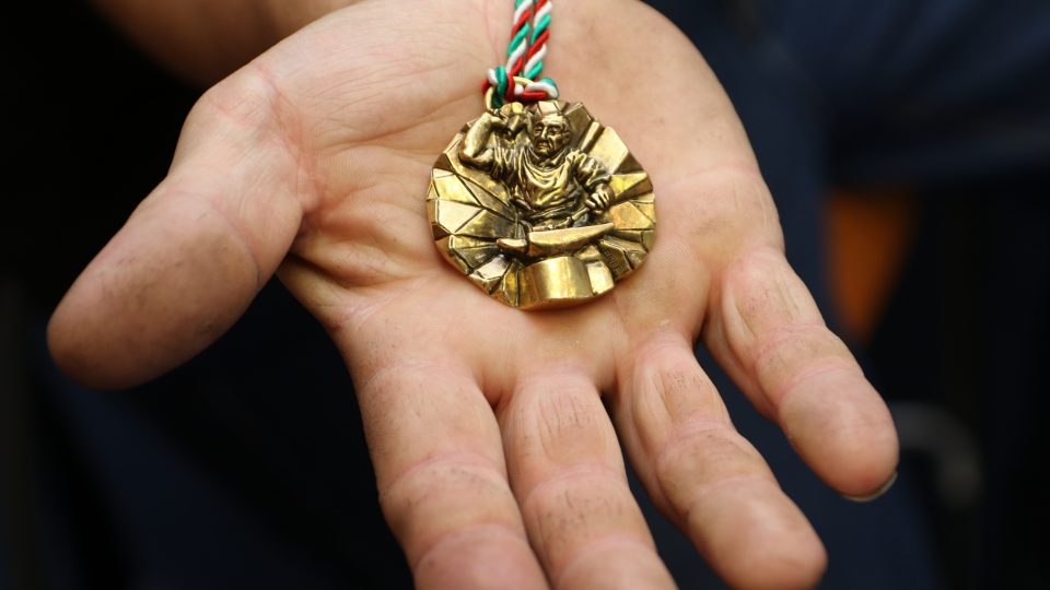 Medaile pro české kováře v italském městě Stia