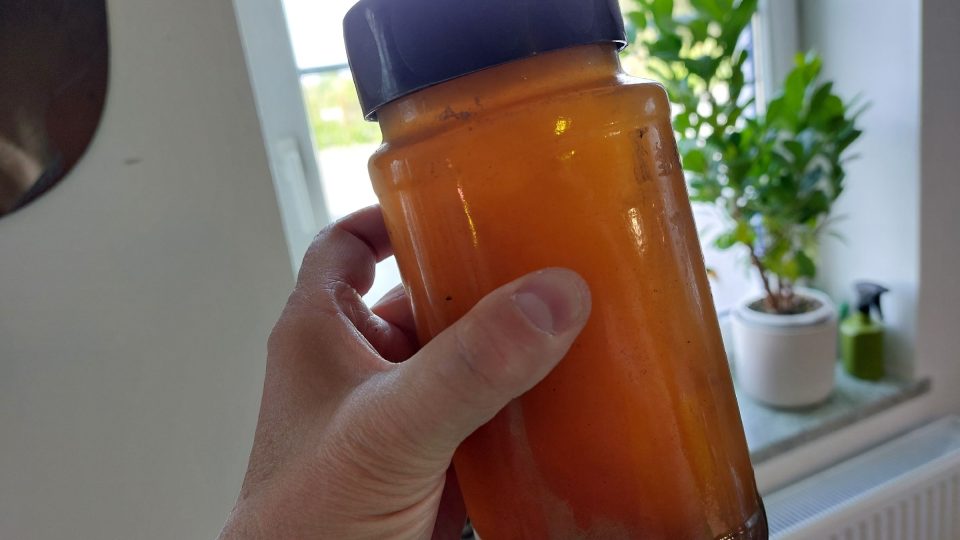 Žížalí čaj - kapalina, která vzniká při kompostování