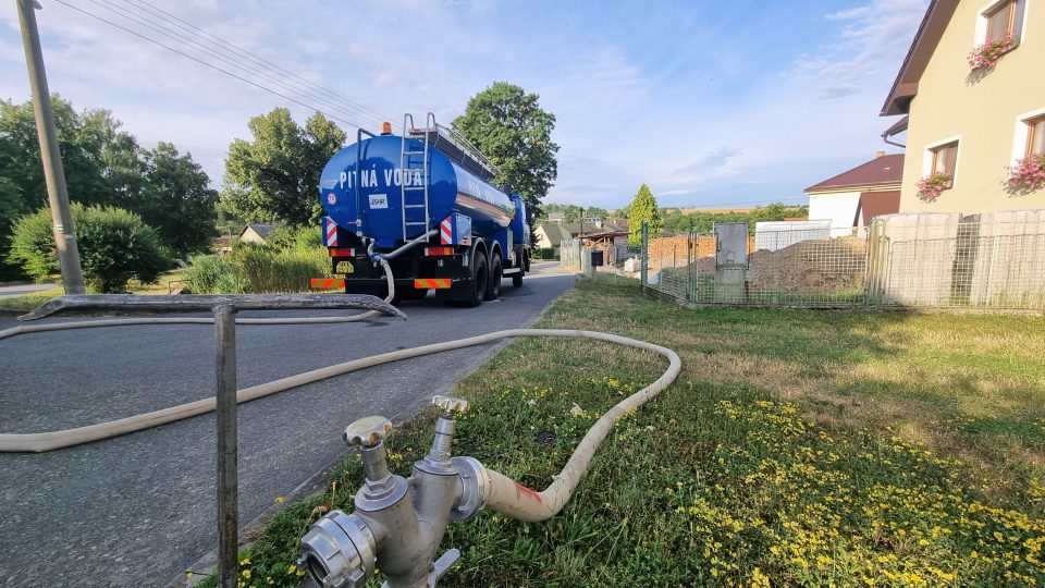 Obyvatelé Horní Věžnice na Vysočině posílají pitnou vodu sousedům do Dolní Věžnice