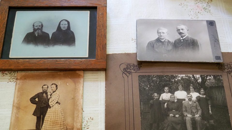 Památná hrušeň v Kralicích nad Oslavou, rodinné fotografie