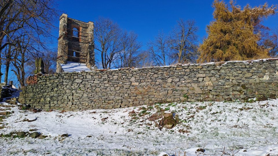 Zvonice příslušela kostelu sv. Františka, který byl vystavěn ve 14. století