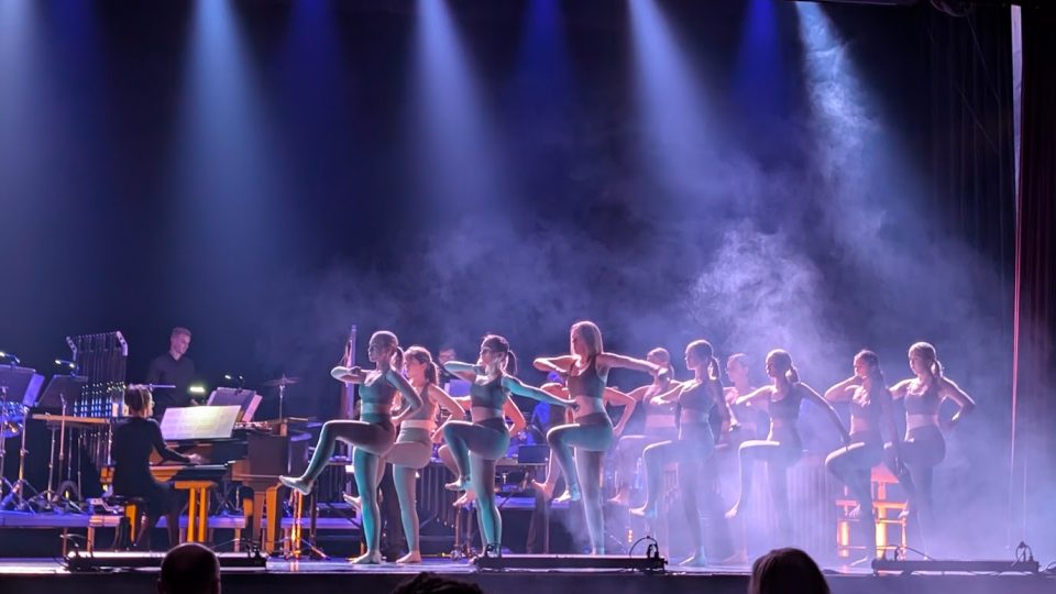 Taneční představení inspirované sochami Jana Štursy | foto: Dáša Kubíková, Český rozhlas Taneční představení inspirované sochami Jana Štursy