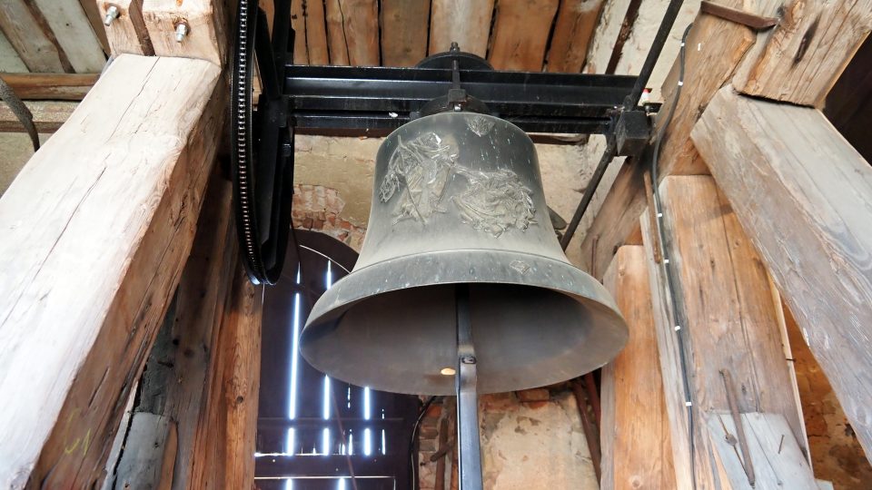 Kostel o své zvony několikrát přišel