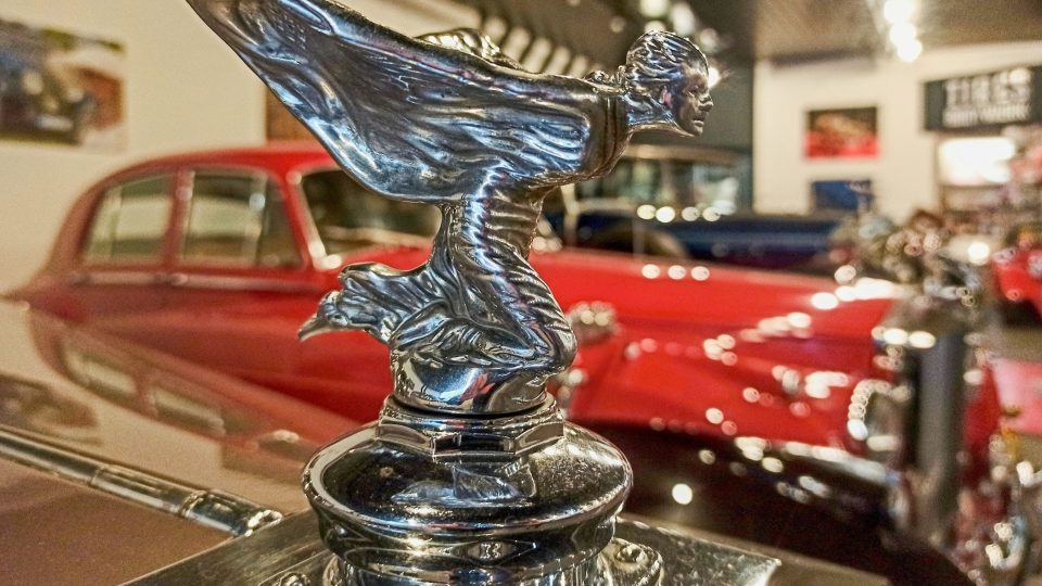 Vzácná klečící soška Rolls-Royce | foto: Jaroslav Hoření, Český rozhlas Vzácná klečící soška Rolls-Royce
