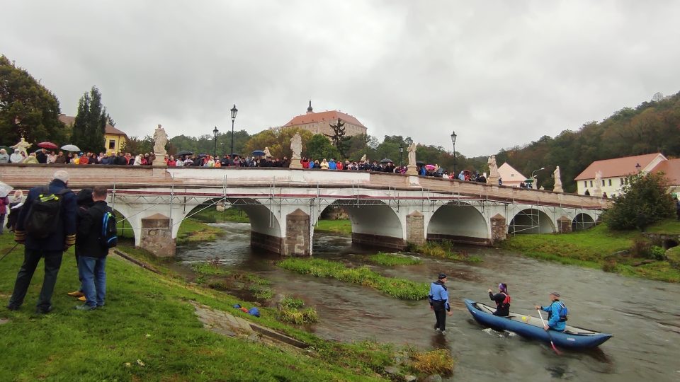 Přípravy na "grupa" fotografii v Náměšti nad Oslavou