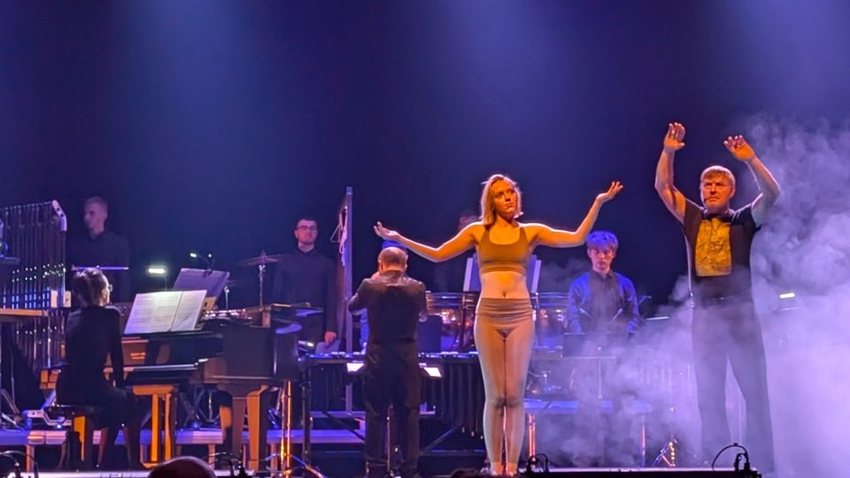 Taneční představení inspirované sochami Jana Štursy | foto: Dáša Kubíková, Český rozhlas Taneční představení inspirované sochami Jana Štursy