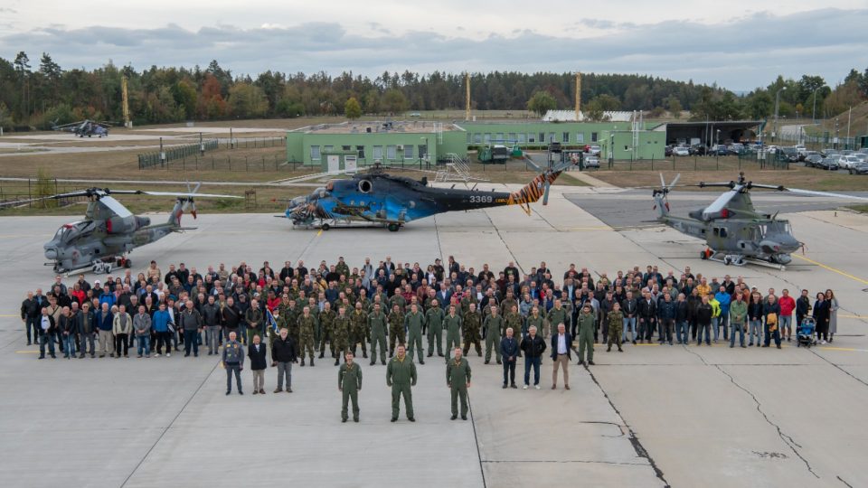 Vojáci v Náměšti nad Oslavou se rozloučili s vrtulníky Mi_24