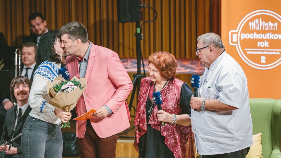 Dojatá vítězka Jana Jankůjová z Olomouce uspěla s receptem na slaný pečený kynutý koláč s česnekem