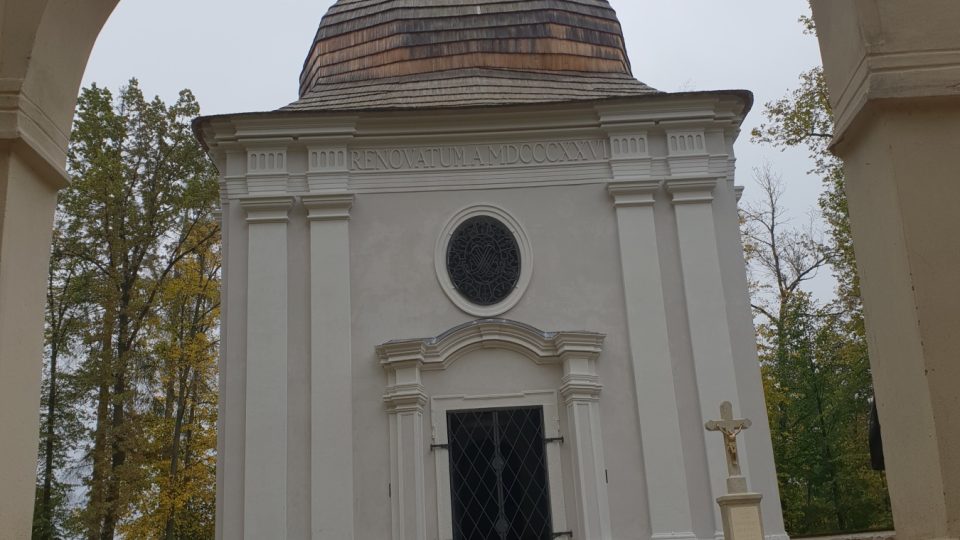 Kapla sv. Jana Nepomuckého, Plandry