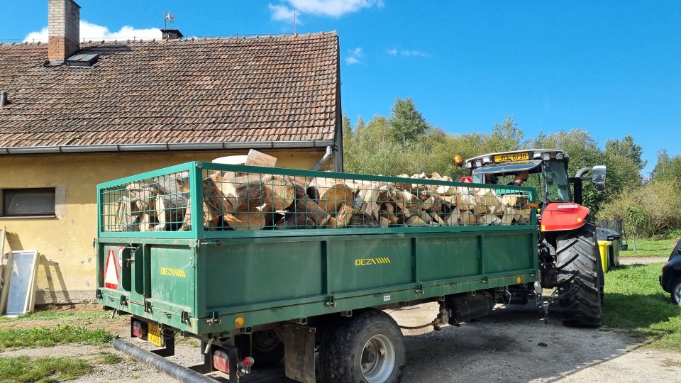 Pan Bohumír z Telče dostal dřevo díky sbírce na portálu znesnaze21.cz