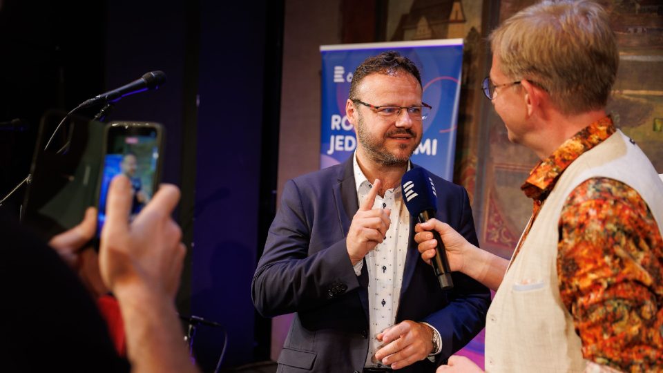 Reného Zavorala zpovídal Aleš Cibulka i v zákulisí | foto: Jiří Šeda Reného Zavorala zpovídal Aleš Cibulka i v zákulisí