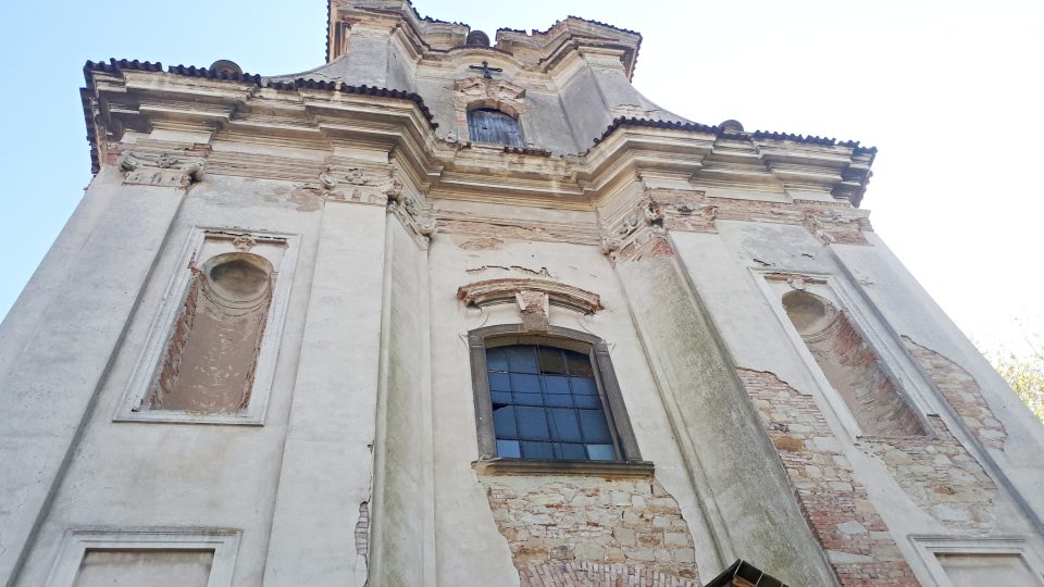 kostel sv. Havla připomíná ruinu. Jeho interiér ale patří k historicky nejcenějším.jpg