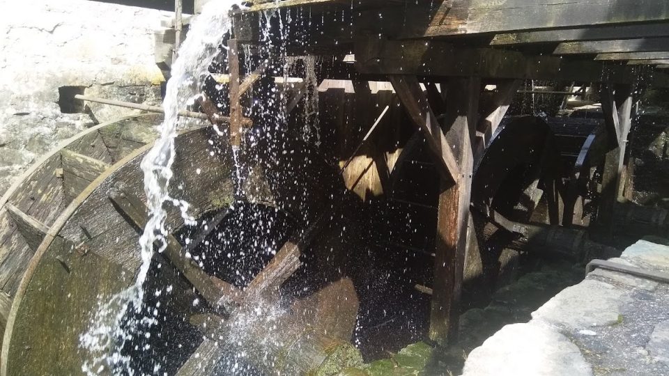 Náhonová dřevěná vodní kola, Buškův hamr u Trhových Svinů