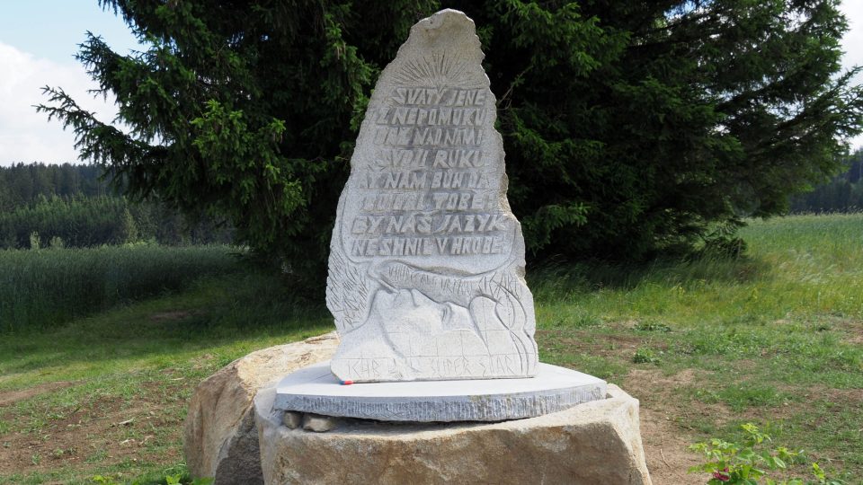 Třešňová alej, Havlíčkova Borová, socha Epigram