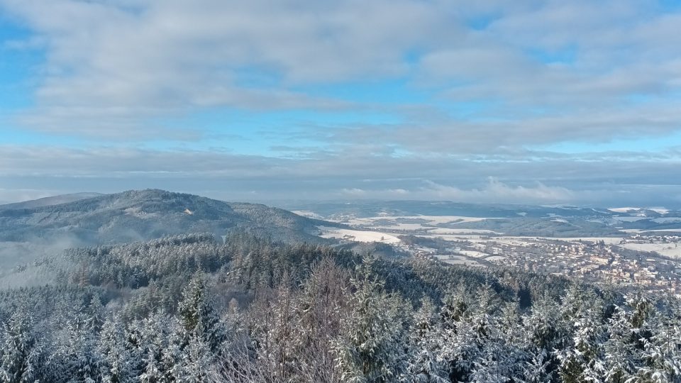 Vystoupat na rozhlednu i v zimním období stojí za to
