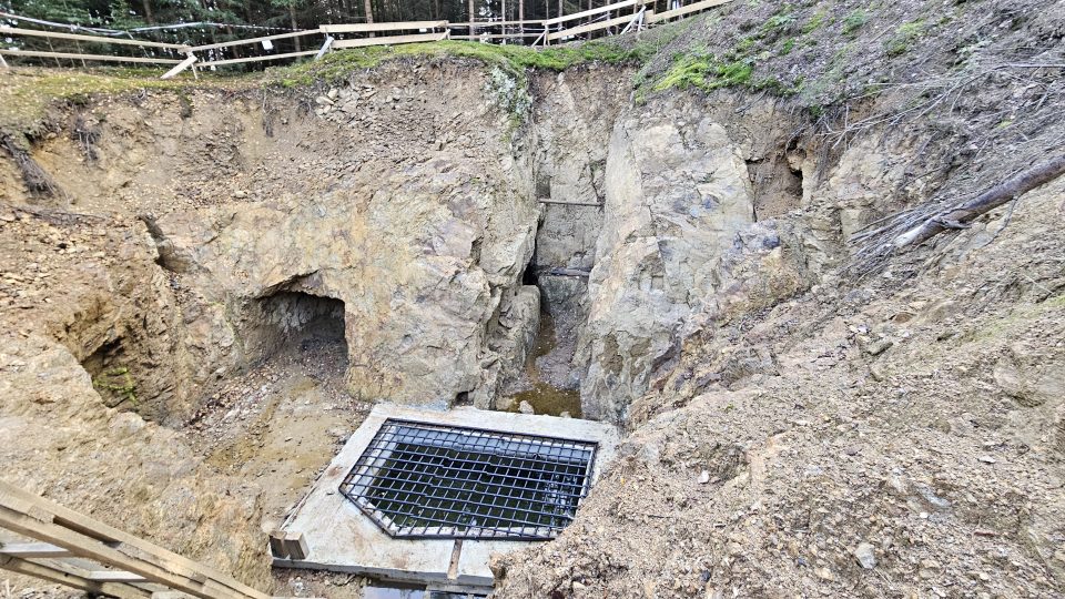 Práce na sanaci odhalily výjimečně zachované detaily jako kapsu pro vodní kolo, které kdysi pohánělo vodotěžný stroj, schopný vytahovat vodu z hloubky až 80 metrů