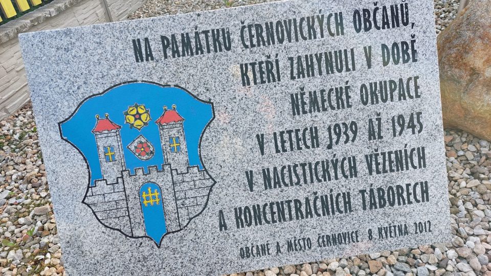Památník obětí druhé světové války v Černovicích