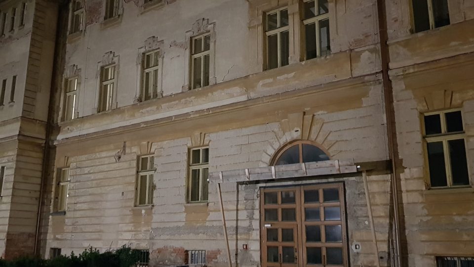 Jihlava, bývalý justiční palác, v těchto oknech bývaly cely