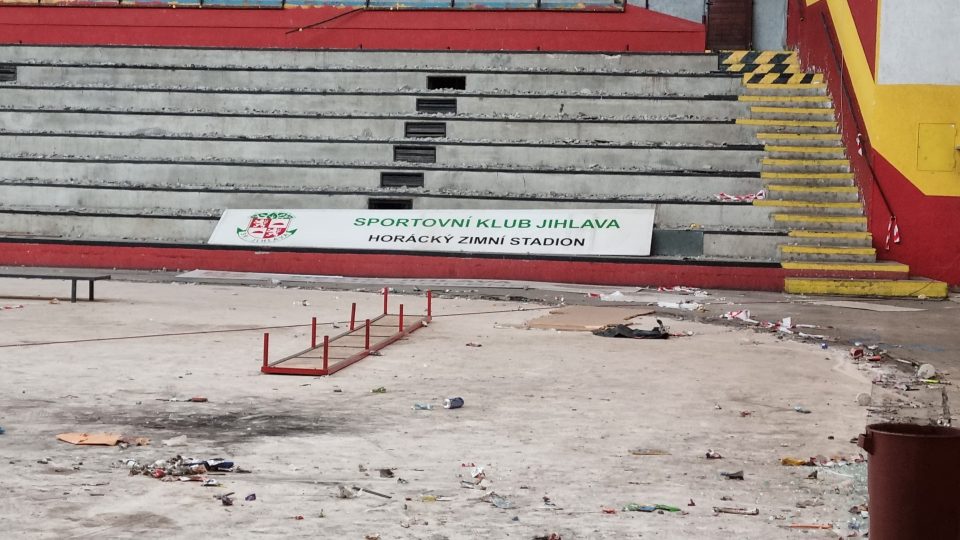 V Jihlavě začala demolice Horáckého zimního stadionu