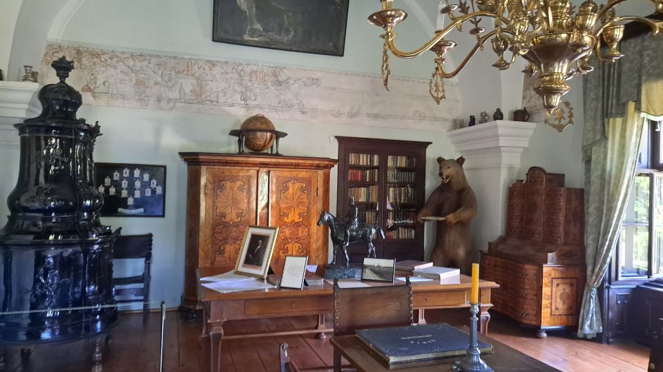 Návštěvníci mohou nahlédnout do bývalého půdního bytu zámeckých pánů | foto: Filip Černý, Český rozhlas Návštěvníci mohou nahlédnout do bývalého půdního bytu zámeckých pánů