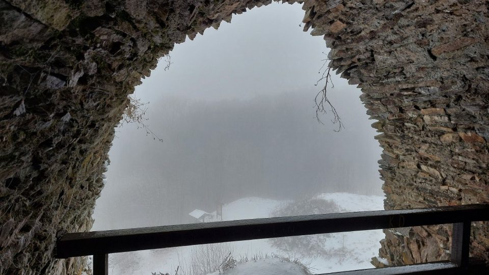 Na hradě je několik komnat s vyhlídkami | foto: Irena Šarounová, Český rozhlas Na hradě je několik komnat s vyhlídkami