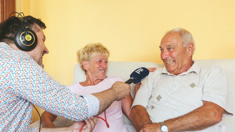 Manželé Soukupovi během vyprávění | foto: Jana Volková Manželé Soukupovi během vyprávění