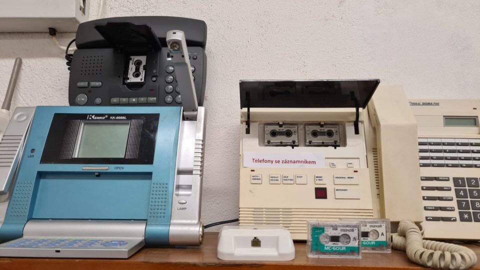 Expozice staré elektroniky v bývalém krytu žďárské průmyslovky