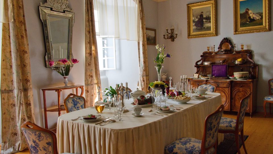 První prohlídková trasa prochází i jídelnou