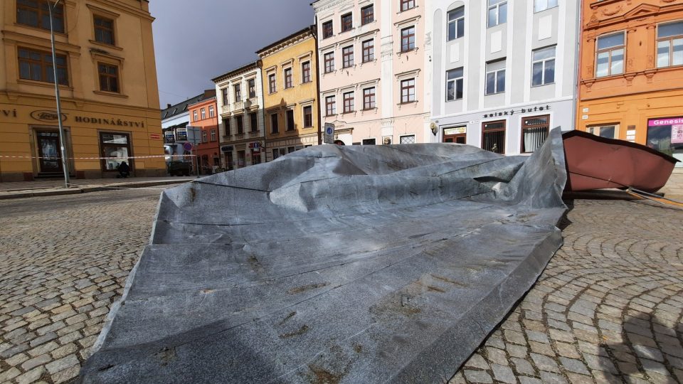 Jihlava, utržená střecha muzea na Masarykově náměstí