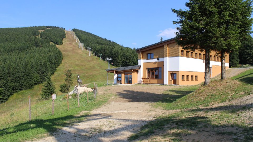 Lanovka z Čerňavy na Šerák | foto: Aleš Spurný, Český rozhlas Lanovka z Čerňavy na Šerák