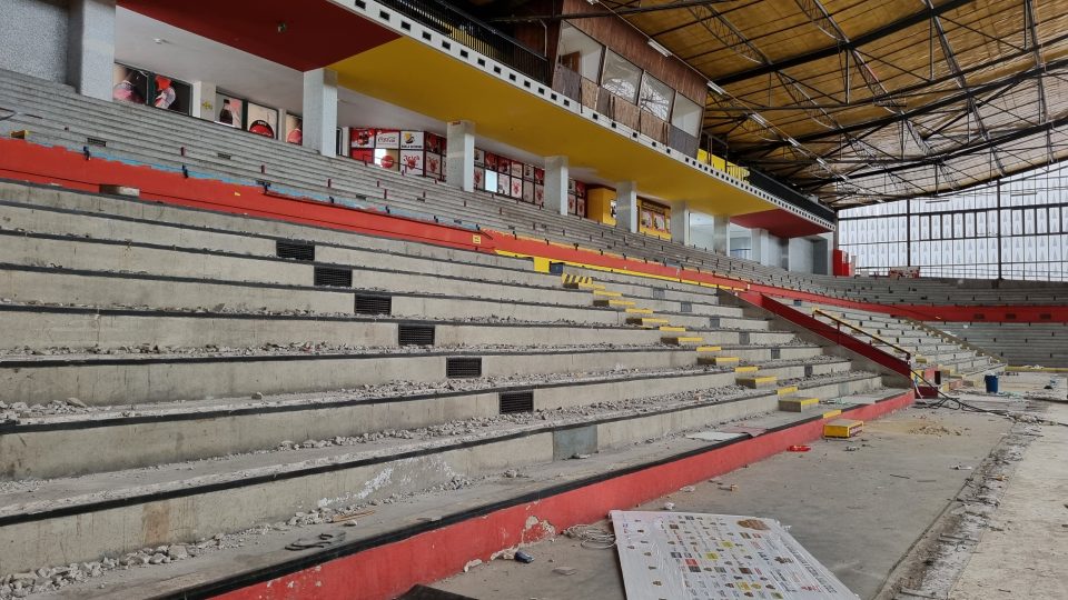 V Jihlavě začala demolice Horáckého zimního stadionu