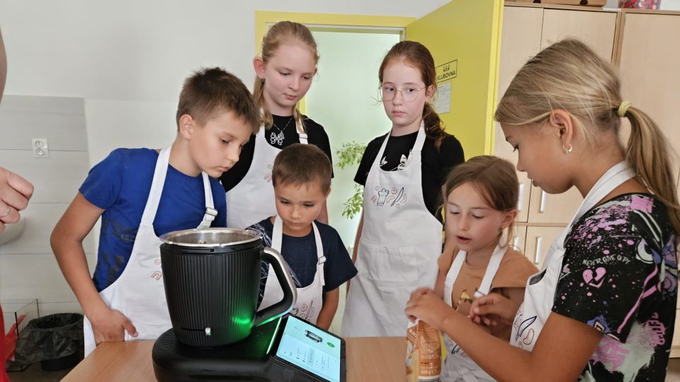 Malí kuchaři na příměstském táboře v Třebíči | foto: Veronika Bartes Vohralíková, Český rozhlas Malí kuchaři na příměstském táboře v Třebíči
