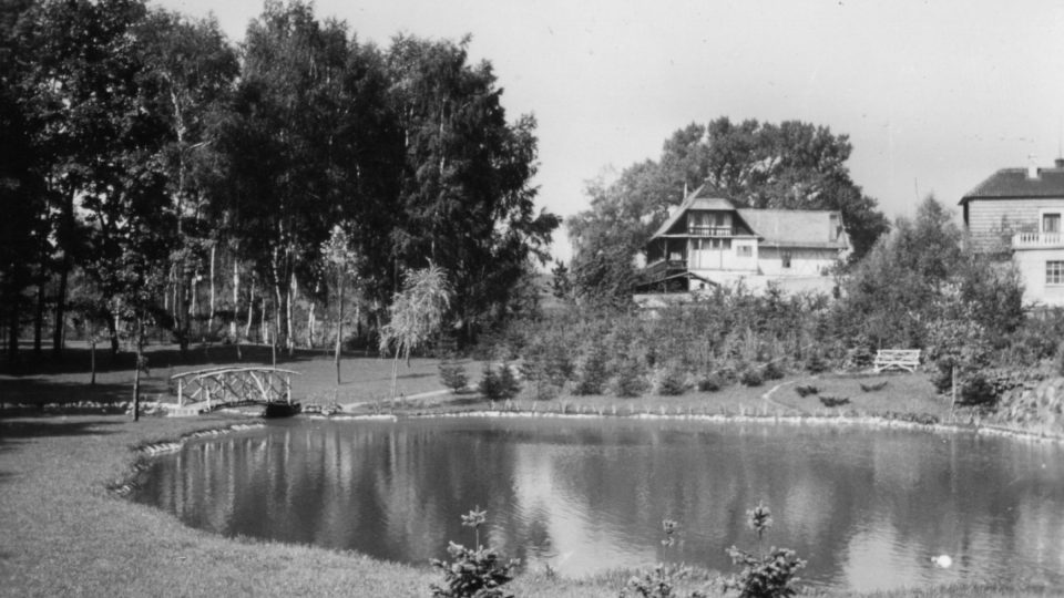Jezírko bylo jedním z Kumpánových typických zahradních prvků.jpg | foto: Český rozhlas Jezírko bylo jedním z Kumpánových typických zahradních prvků.jpg