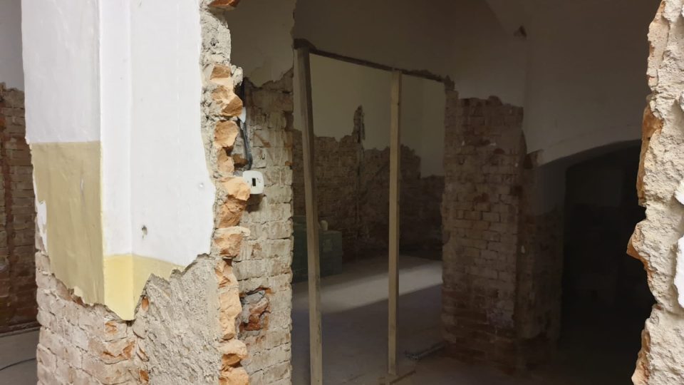 Třešť, oprava budovy bývalé školy